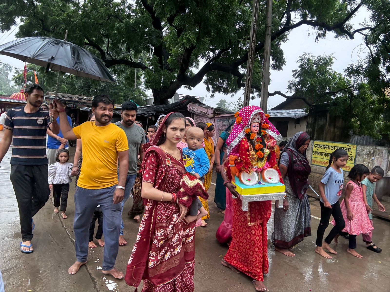 Badi khattali The mother was welcomed by taking out a procession to the tune of drums