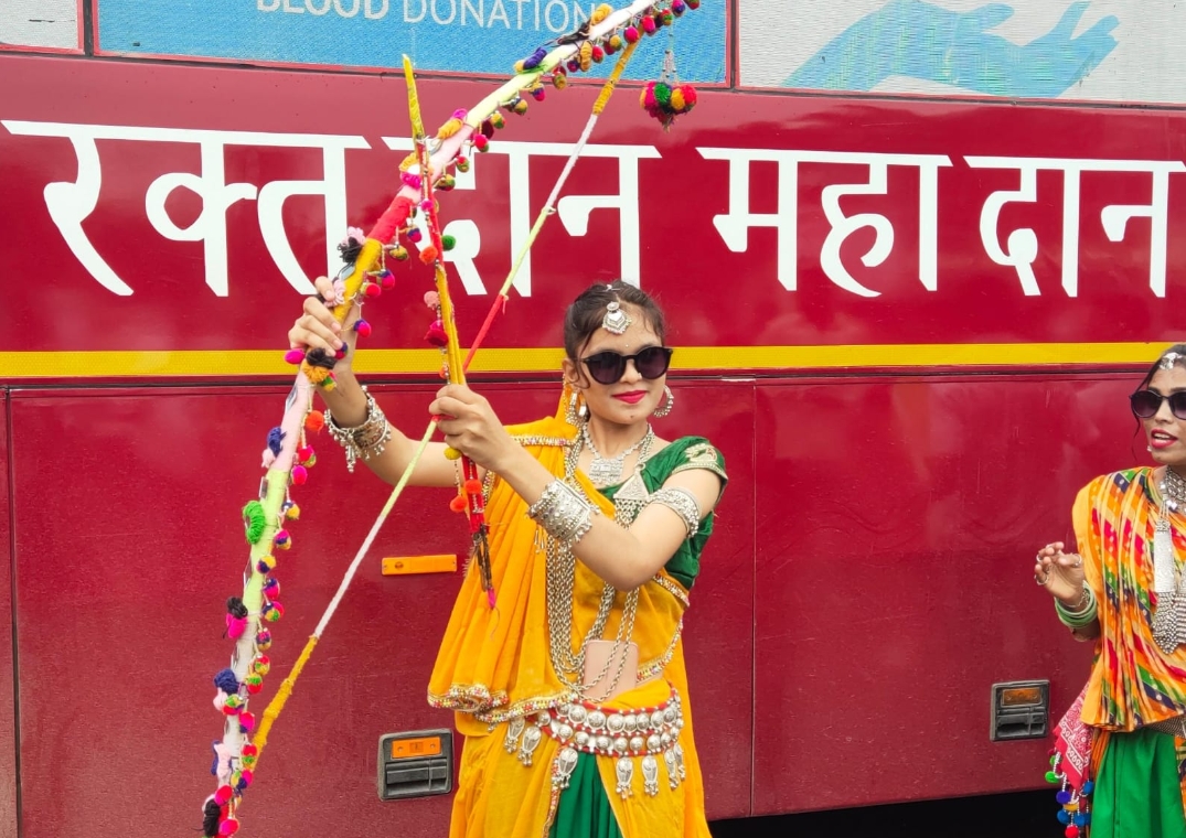 इंदौर विश्व आदिवासी दिवस पर रक्तदान शिविर का आयोजन, लोगों ने बढ़-चढ़कर हिस्सा लिया