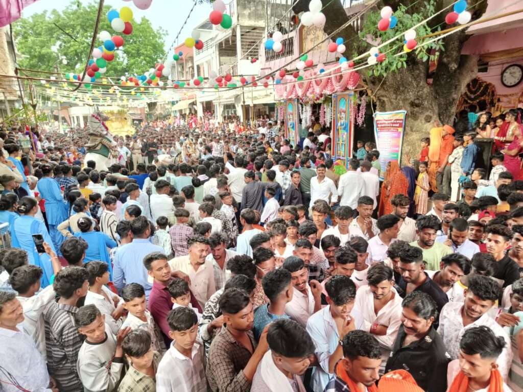 डोल ग्यारस पर्व उमड़े श्रद्धालु चारभुजा धाम