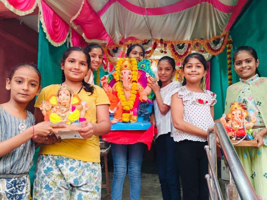 नन्ही बालिकाओं द्वारा विराजित भगवान गणेश जी ग्राम बड़ी खट्टाली