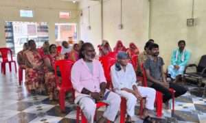 सफाई मित्र सुरक्षा आयोजन में शामिल सफाई कर्मियों आंगनवाड़ी कार्यकर्ता