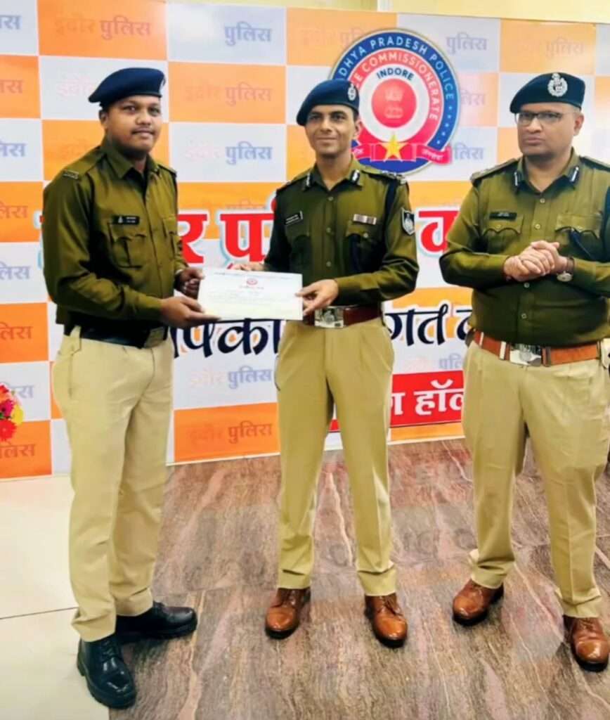 उत्कृष्ट कार्य करने पर भंवरकुआं थाना के आरक्षक हर्षद कौशल हुवे सम्मानित