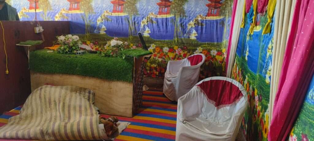 अलीराजपुर। चोरों ने म्यूजिक स्टूडियो को बनाया निशाना: लाखो रुपये के सामान ले उड़े चोर