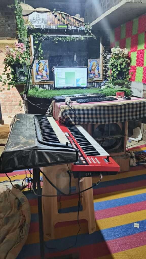 अलीराजपुर। चोरों ने म्यूजिक स्टूडियो को बनाया निशाना: लाखो रुपये के सामान ले उड़े चोर