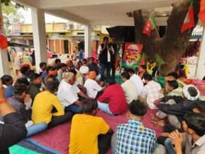 सुशासन दिवस: पूर्व प्रधानमंत्री अटल बिहारी वाजपेयी की 100वी जयंती मनाई, बस्ती में फल वितरण किए