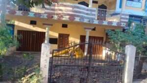 जोबट के ग्राम रामपुरा के इस भवन में संचालित किया जा रहा था स्कूल