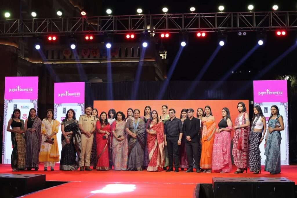 ट्राइबल फैशन शो वूमेंस प्रेस क्लब इंदौर