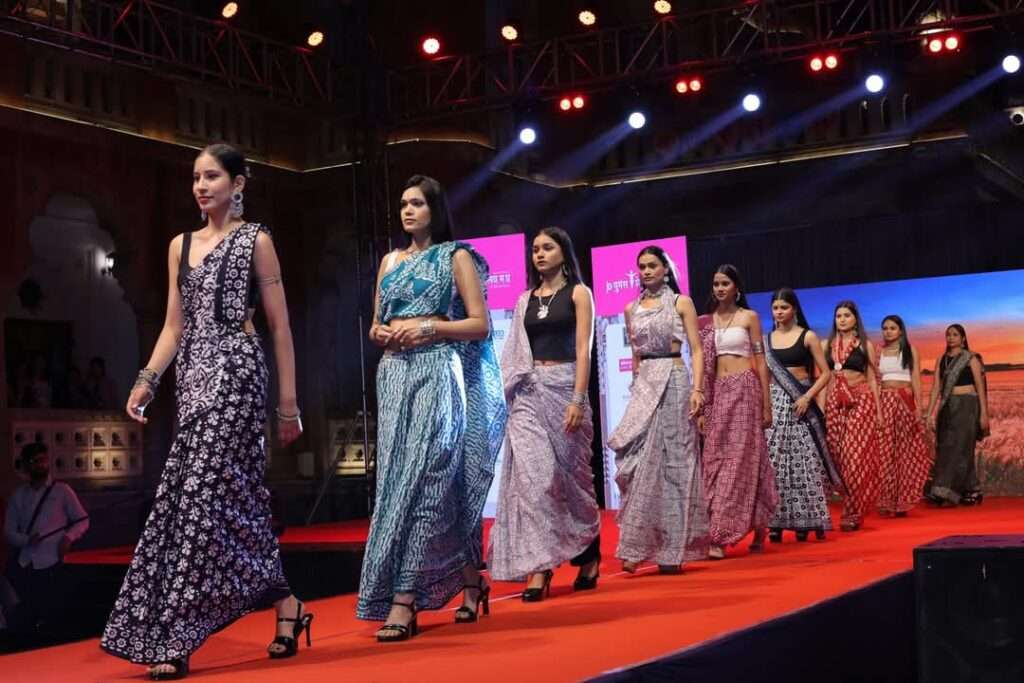 ट्राइबल फैशन शो वूमेंस प्रेस क्लब इंदौर
