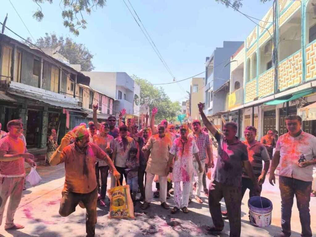 रंगपंचमी: रंगों की मस्ती में सरोबार हुआ खट्टाली, जमकर थिरके