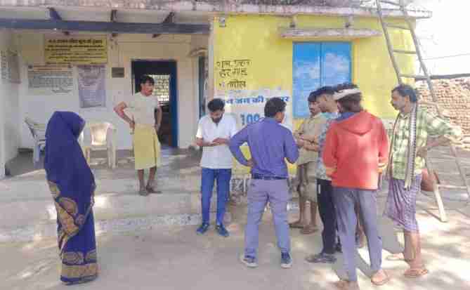 राशन दुकान पर प्लास्टिक चावल वितरित को लेकर