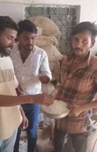 वायरल वीडियो में ग्रामीणों ने प्लास्टिक वाले चावल वितरण करने के आरोप लगाए