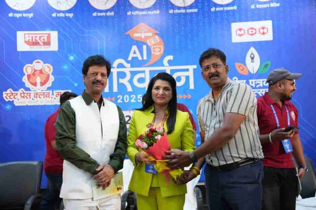 भारतीय पत्रकारिता महोत्सव वरिष्ठ पत्रकार शकील अख्तर, शहला निगार एवं पत्रकार सुदेश गुप्ता