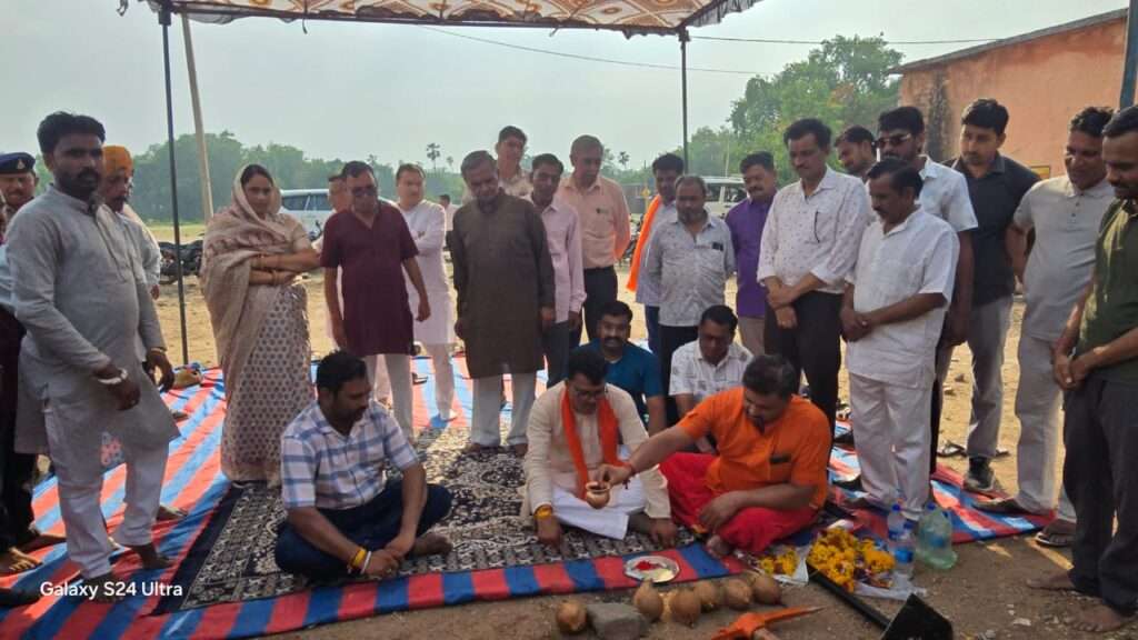 मंत्री चौहान व विधायक सेना पटेल ने किया सामुदायिक भवन व मुक्तिधाम रिटर्निंग वॉल का भूमिपूजन