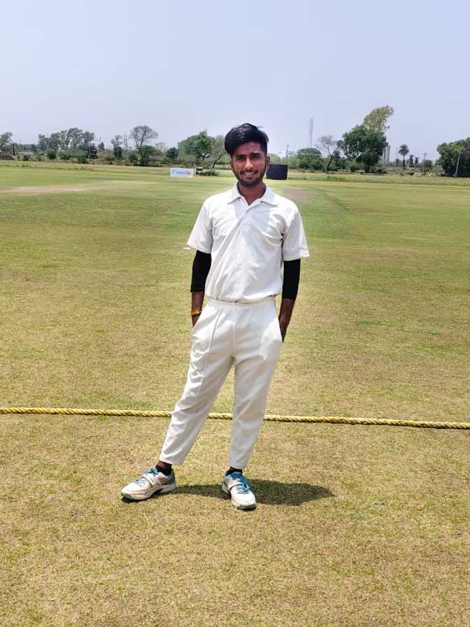 खंडवा जिले के संतोष गुर्जर का इंडो-नेपाल T20 क्रिकेट चैंपियनशिप 2025 के लिए चयन