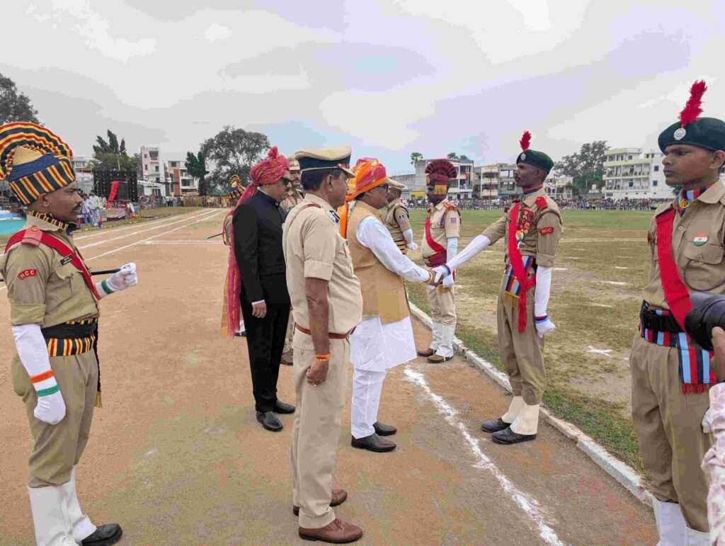 स्वतंत्रता दिवस अलीराजपुर कलेक्टर अरविंद बेडेकर व कैबिनेट मंत्री नागर सिंह चौहान