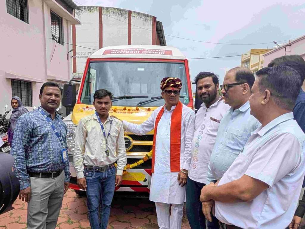 अलीराजपुर जिले को मिली दो नि:शुल्क शव वाहन सेवाएं: कैबिनेट मंत्री नागरसिंह चौहान ने सौंपीं चाबियां