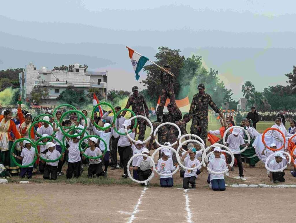 स्वतंत्रता दिवस पर करतब प्रदर्शन दिखाते हुए