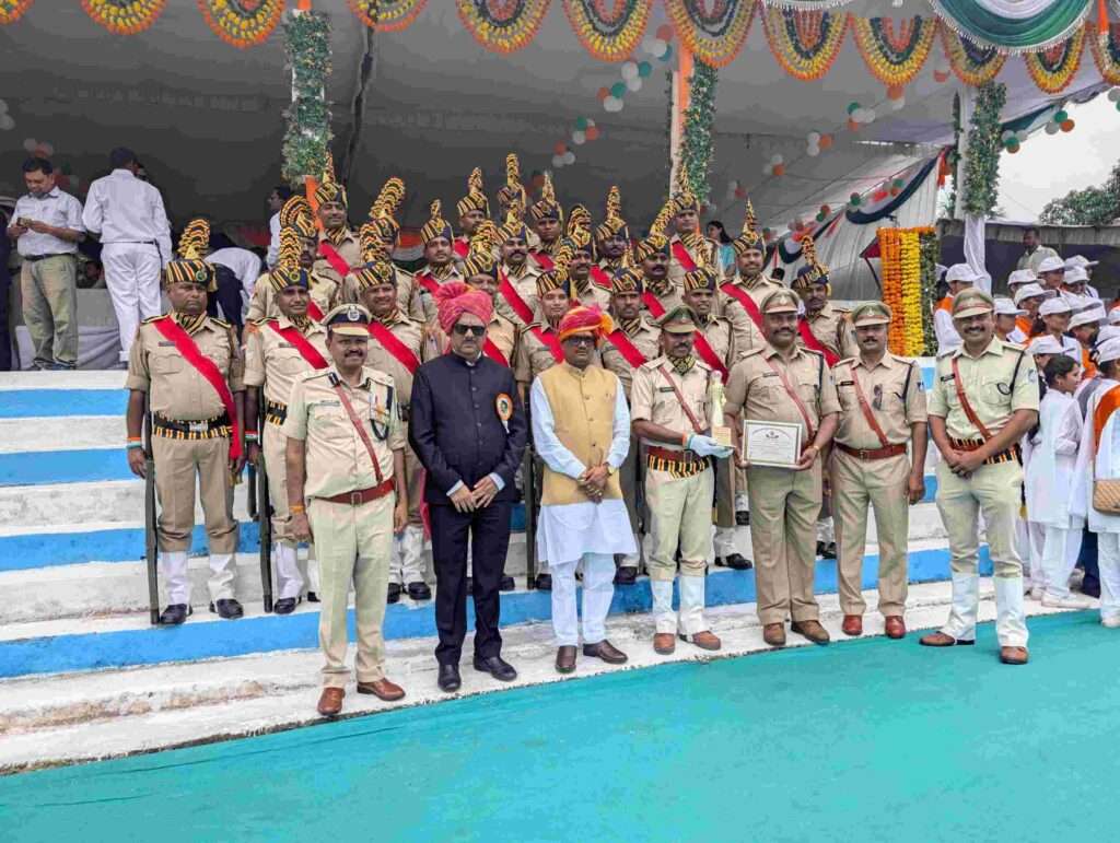स्वतंत्रता दिवस अलीराजपुर कलेक्टर अरविंद बेडेकर व कैबिनेट मंत्री नागर सिंह चौहान