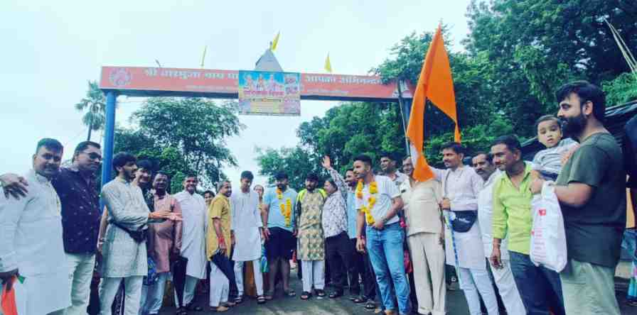 अलीराजपुर चारभुजा नाथ के दर्शन हेतु 20 श्रद्धालुओं का 450 किमी पैदल जत्था रवाना