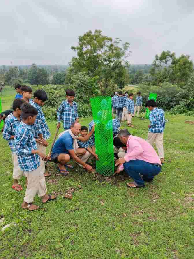 शिक्षक दिवस सांदीपनि स्कूल खंडाला के प्रभारी प्राचार्य कुलदीप भाटी