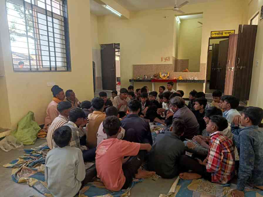 बड़ी खट्टाली बालक आदिवासी छात्रावास का गायत्री हवन व पूजन के साथ शुभारंभ, अब 9वीं व 10वीं के करीब 50 छात्र होंगे लाभान्वित