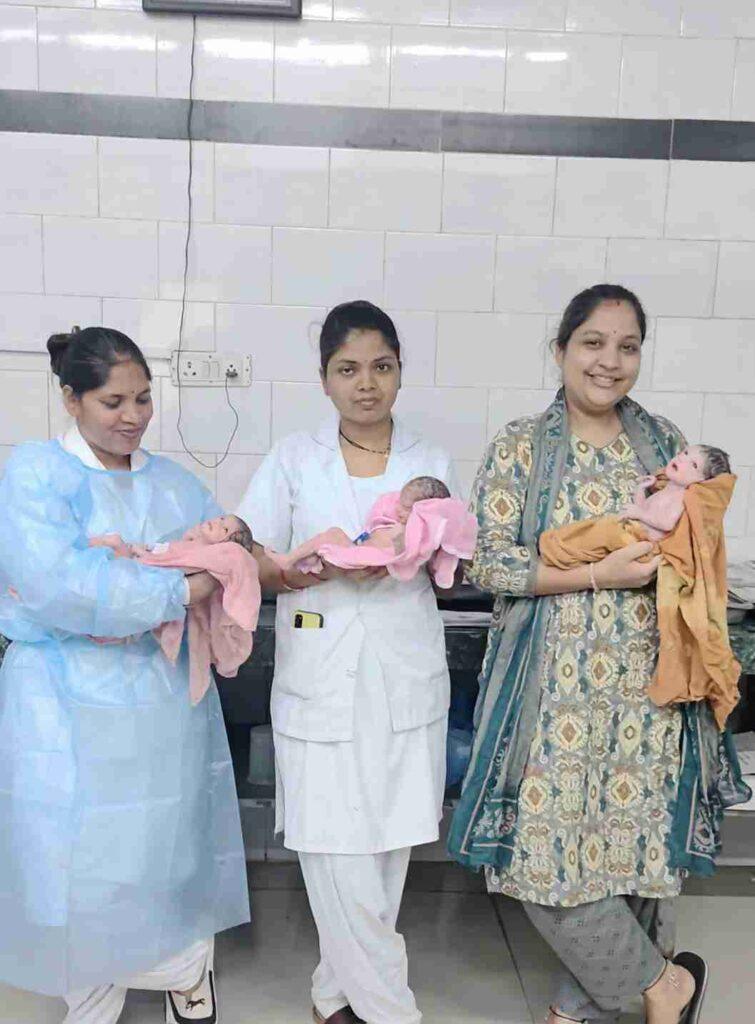 झाबुआ जिला अस्पताल में गूंजी तिहरी किलकारियां: महिला ने एक साथ तीन बेटियों को दिया जन्म, सामान्य प्रसव से हुई डिलीवरी