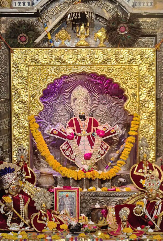 खट्टाली स्थित श्री चारभुजानाथ मंदिर में विराजमान भगवान श्री चारभुजानाथजी की दिव्य प्रतिमा।