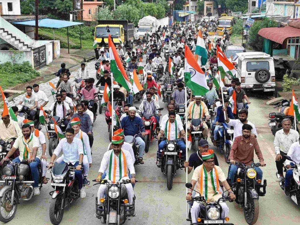 बड़ी खट्टाली में भव्य तिरंगा यात्रा में कैबिनेट मंत्री नागरसिंह चौहान की विशेष उपस्थिति, हजारों देशप्रेमियों ने लिया हिस्सा