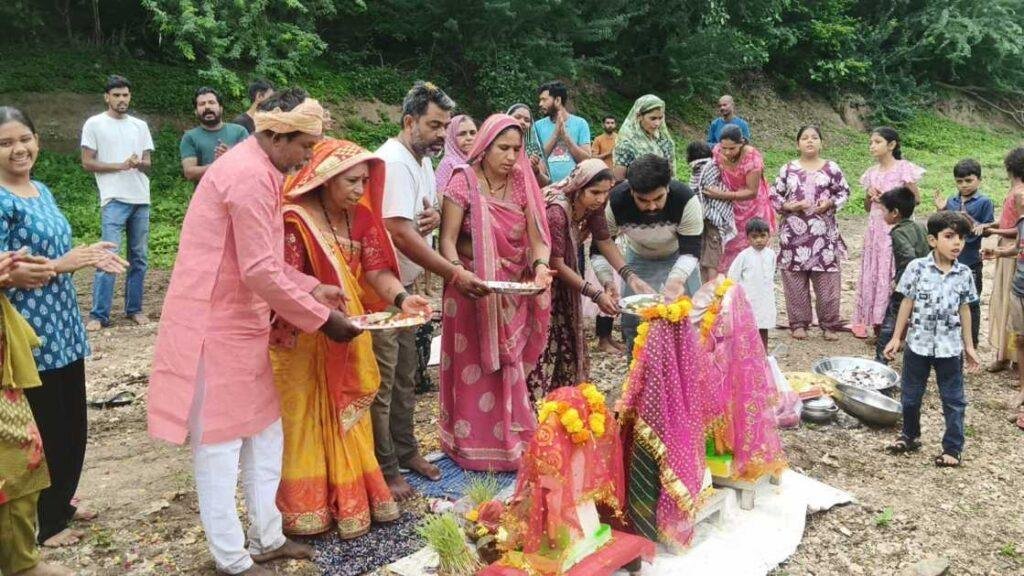 दशामाता के जयकारों से भक्तिमय हुआ खट्टाली; शोभायात्रा के बाद हथनी नदी में प्रतिमाओं का विसर्जन
