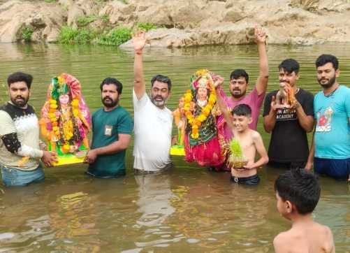 दशामाता के जयकारों से भक्तिमय हुआ खट्टाली; शोभायात्रा के बाद हथनी नदी में प्रतिमाओं का विसर्जन