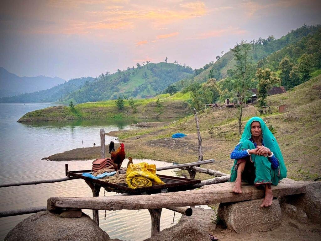 नर्मदा किनारे बसे आंजनबारा की खूबसूरती, पहाड़ों और हरियाली के बीच बसा है गांव