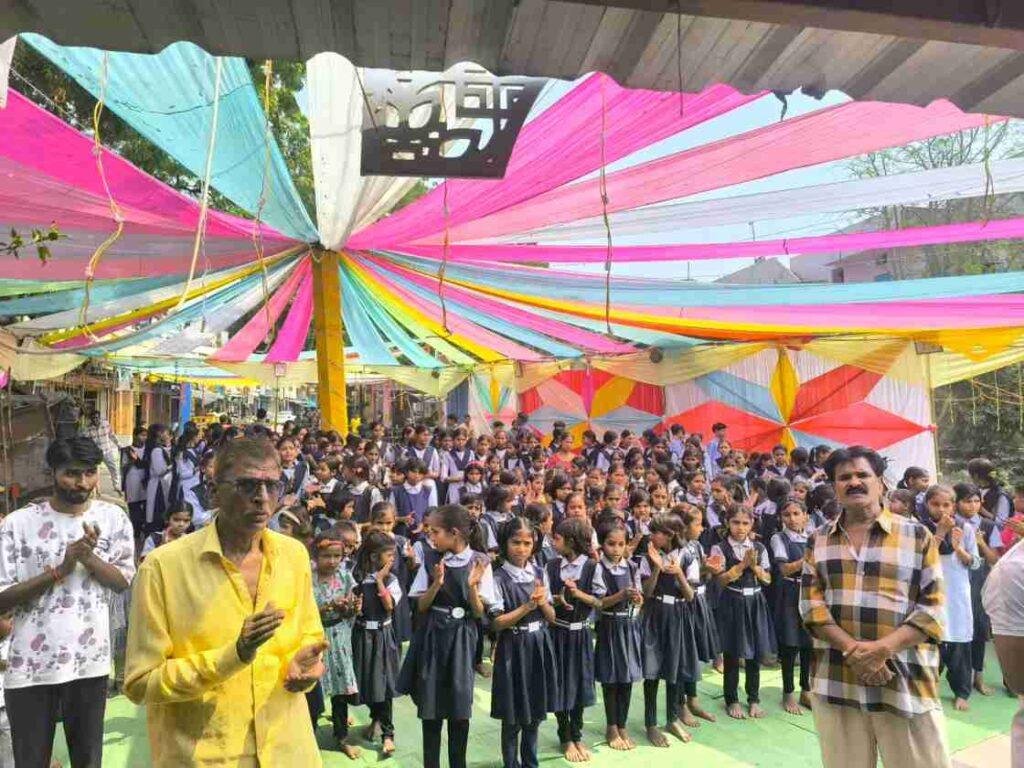 बड़ी खट्टाली अंबे माता मंदिर में सामूहिक कन्या भोज, सैकड़ों कन्याओं ने ग्रहण किया प्रसाद