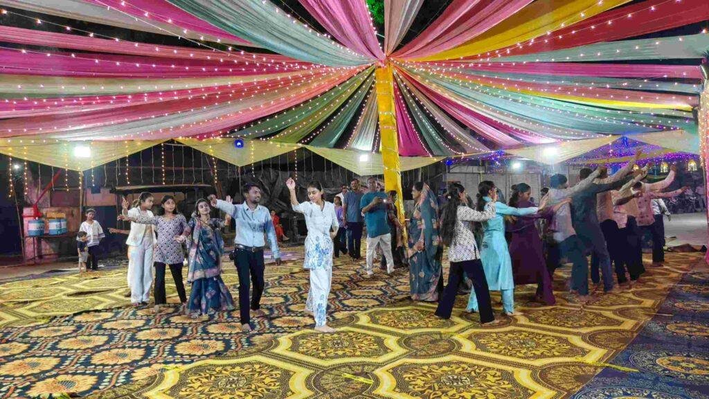 खट्टाली में शारदीय नवरात्र महोत्सव की धूम; चौथे दिन गरबा-डांडिया पर झूमे श्रद्धालु; बिजली कटौती से ग्रामीण परेशान